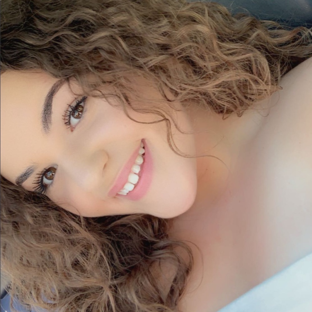 Meet your Posher, Adriana